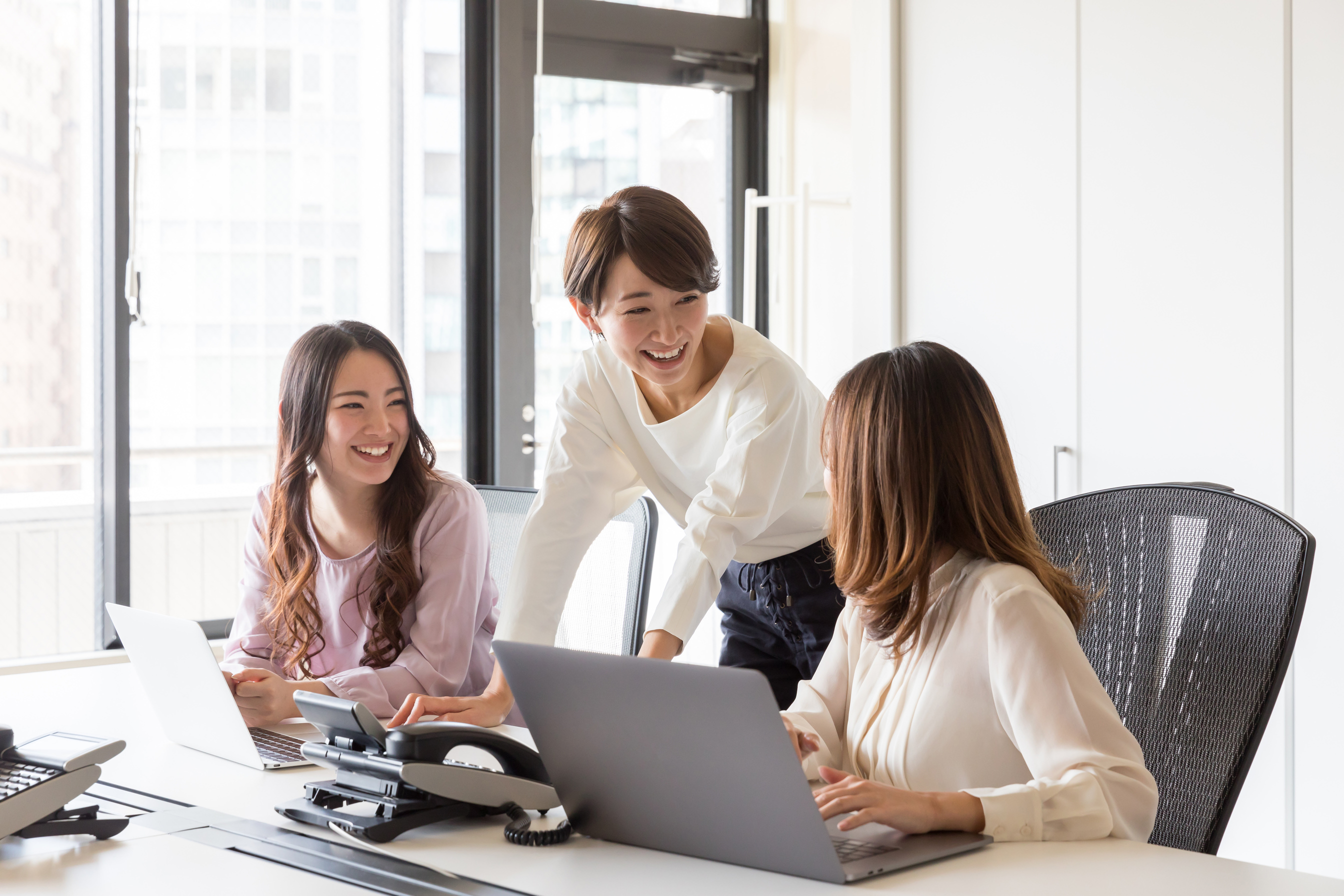 asian businesswomen working in office