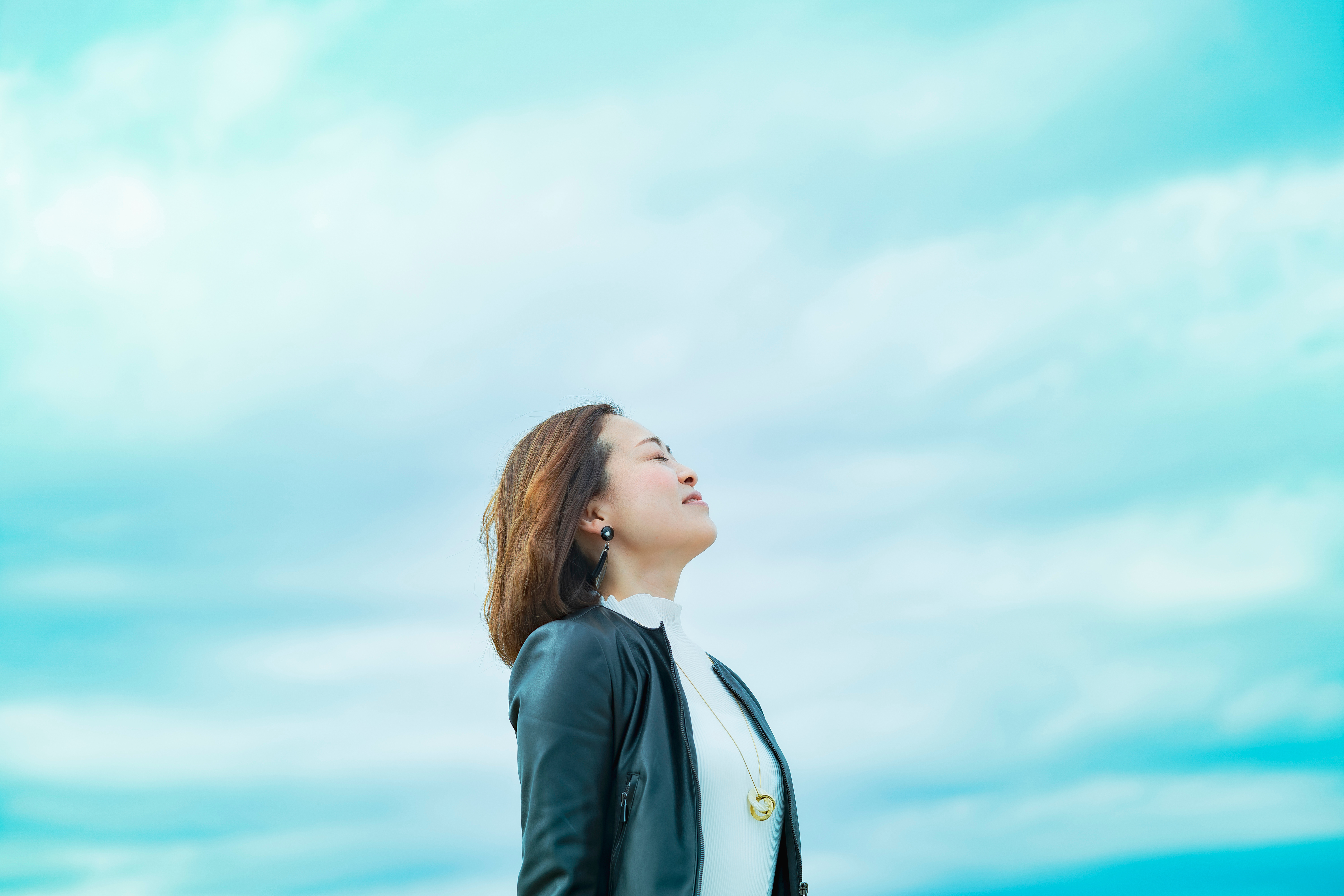 asian woman looking up at the sky